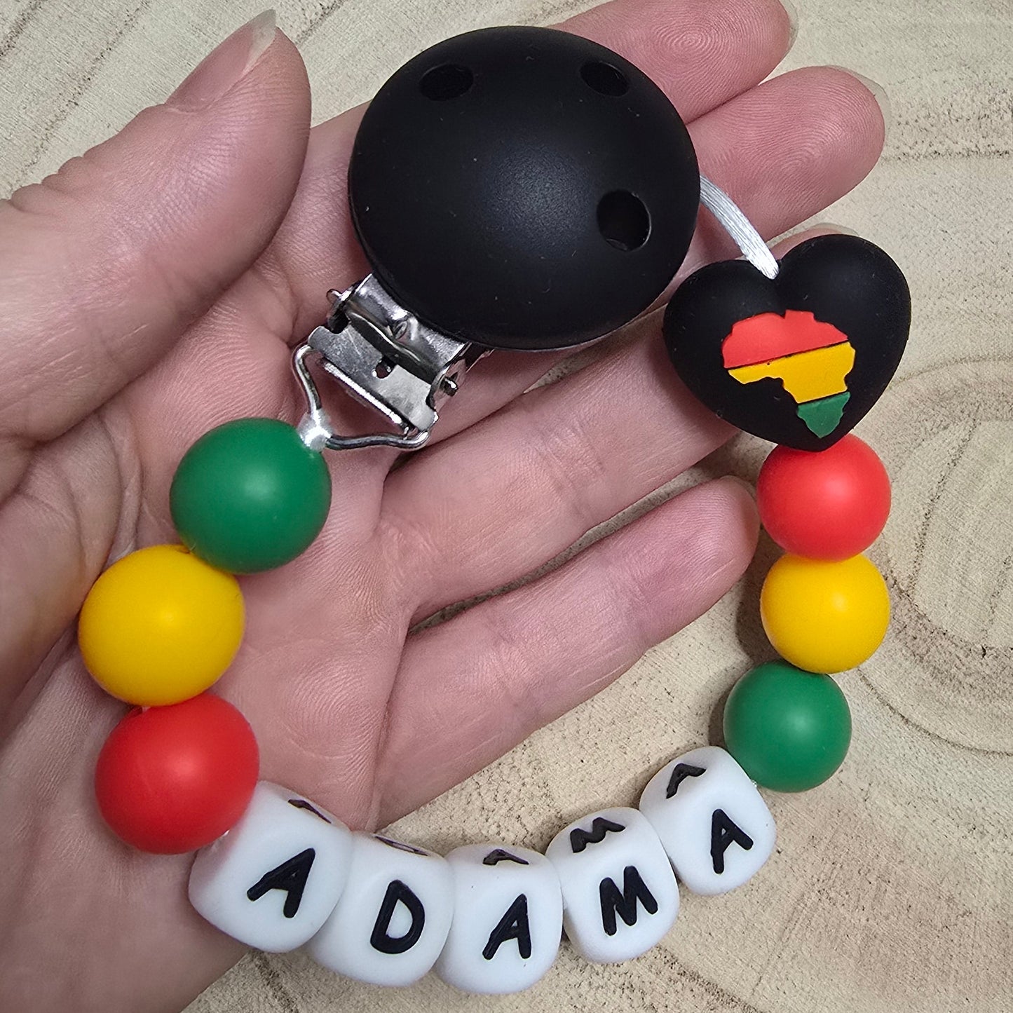 Attache-tétine personnalisée Modèle Adama Afrique