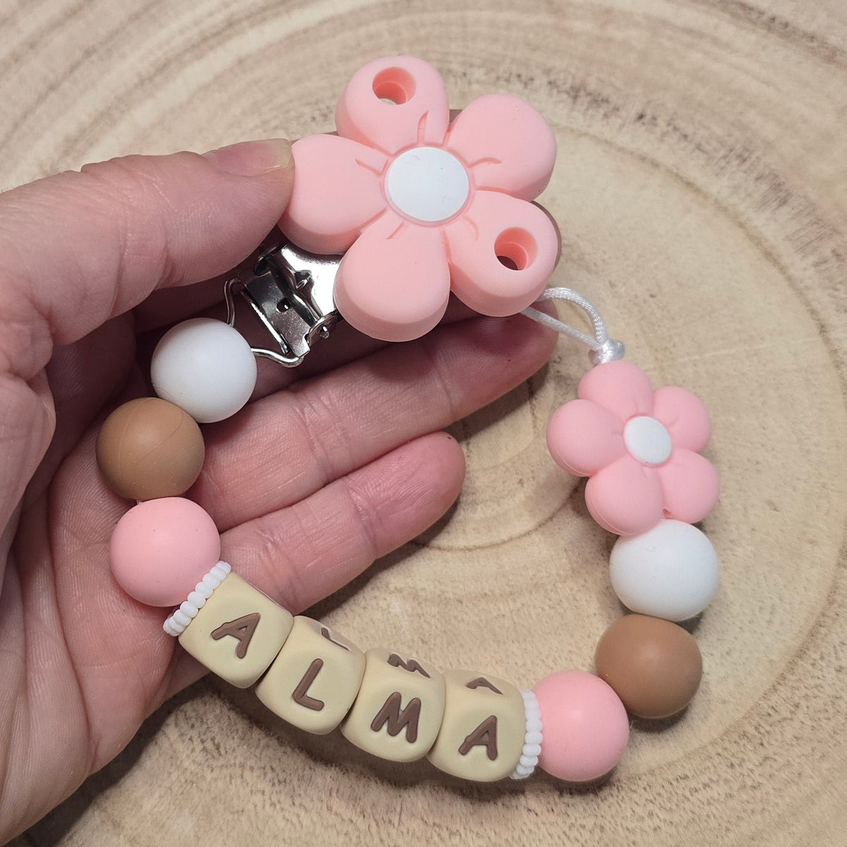 Attache-tétine personnalisée Modèle Alma Petites fleurs roses
