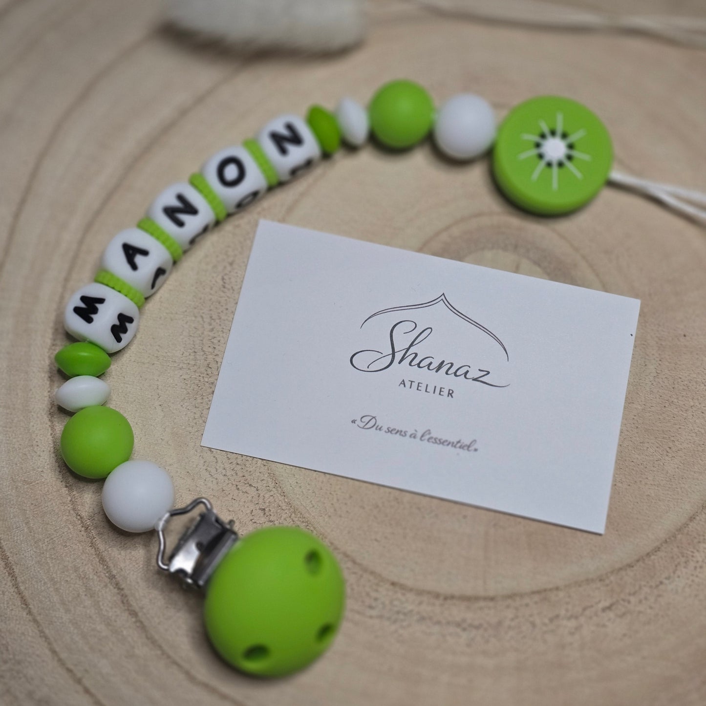 Attache-tétine personnalisée Modèle Manon Kiwi