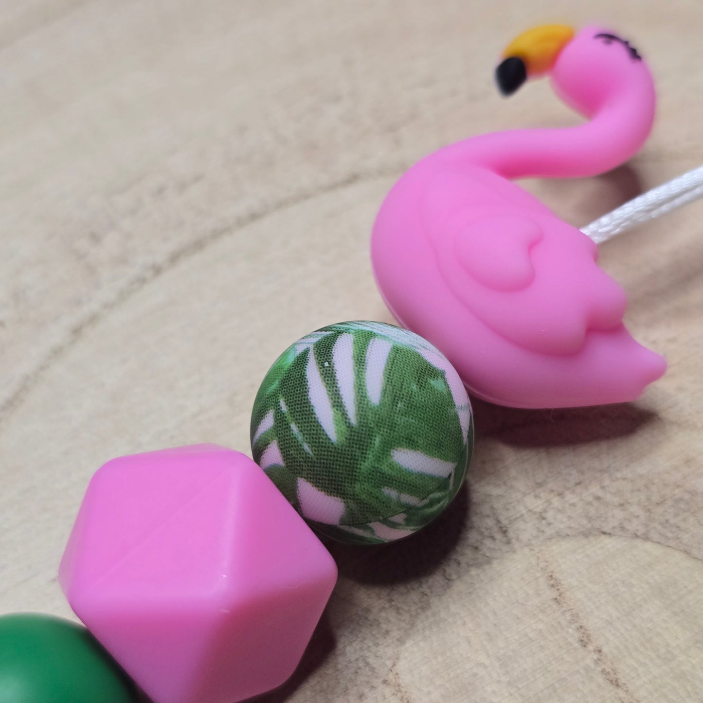 Attache-tétine personnalisée Modèle Aya Flamant Rose