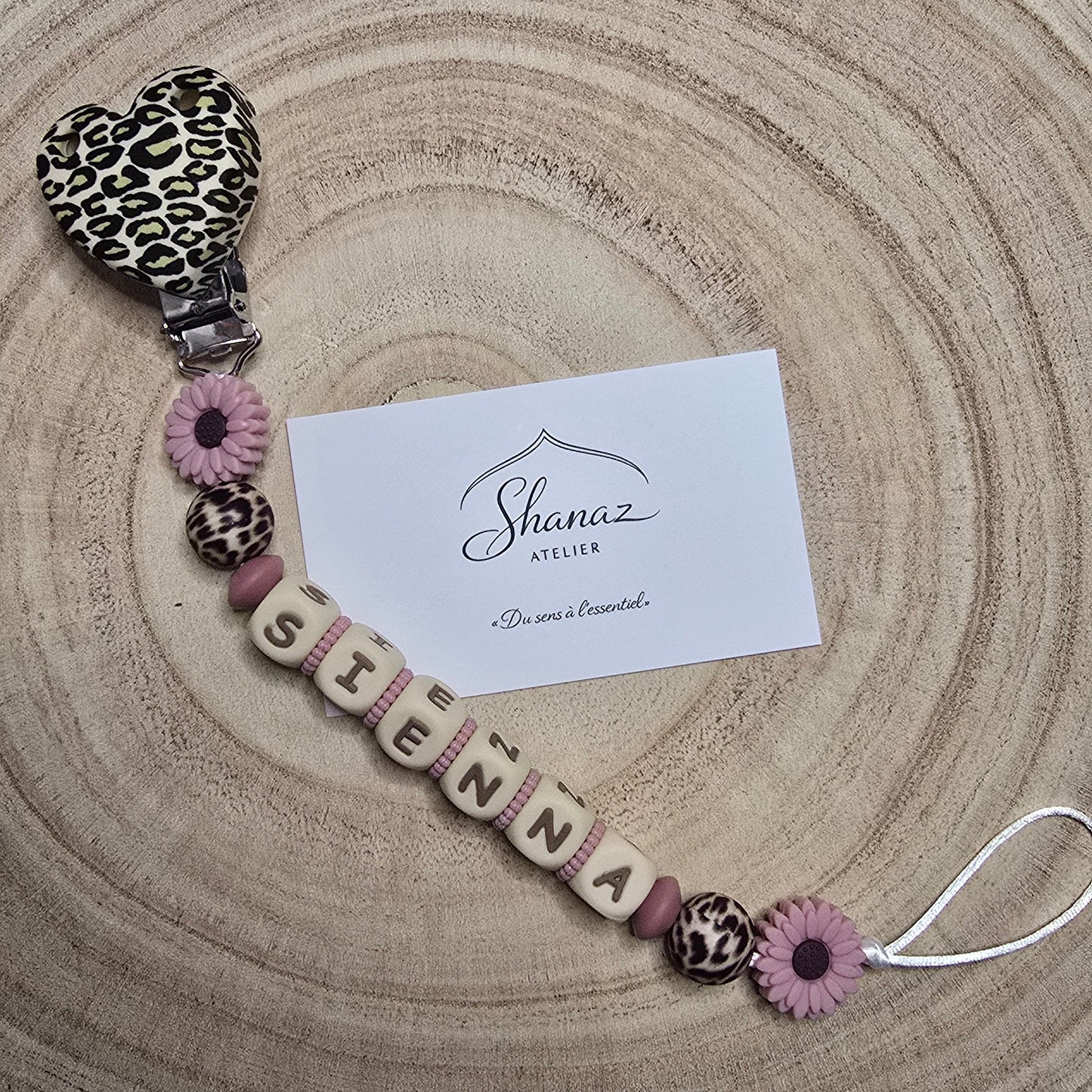 Attache-tétine personnalisée Modèle Sienna léopard fleuri