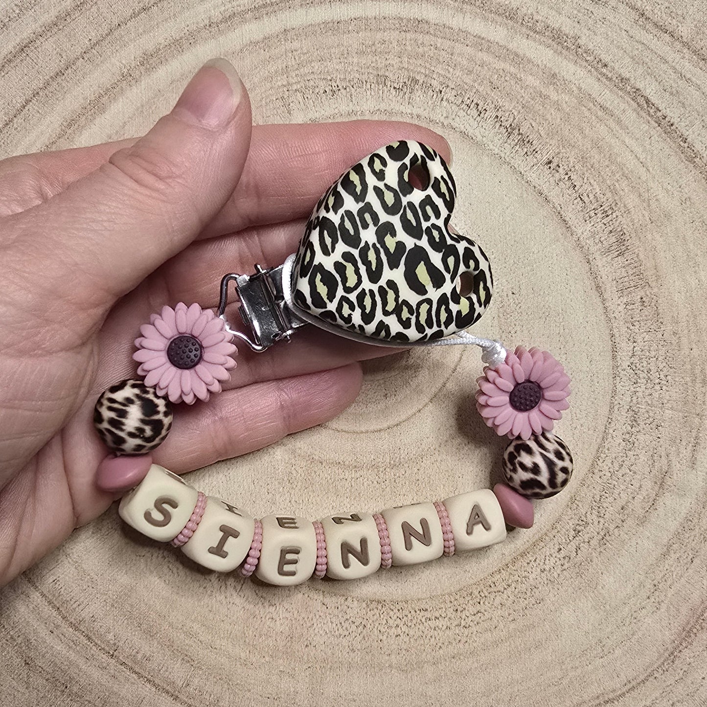 Attache-tétine personnalisée Modèle Sienna léopard fleuri