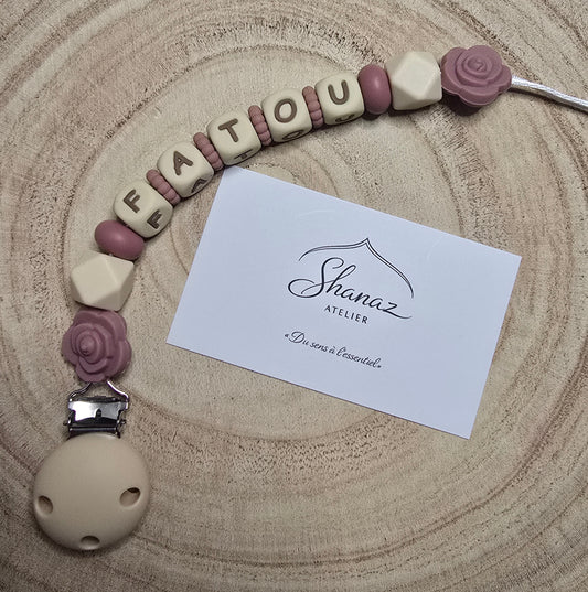 Attache-tétine personnalisée Modèle Fatou rose ancienne
