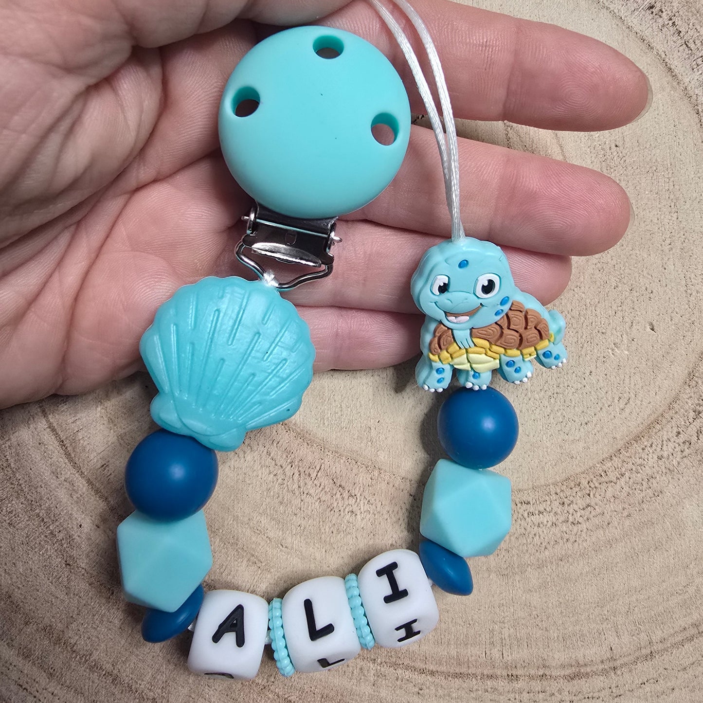 Attache-tétine personnalisée Modèle Ali Tortue