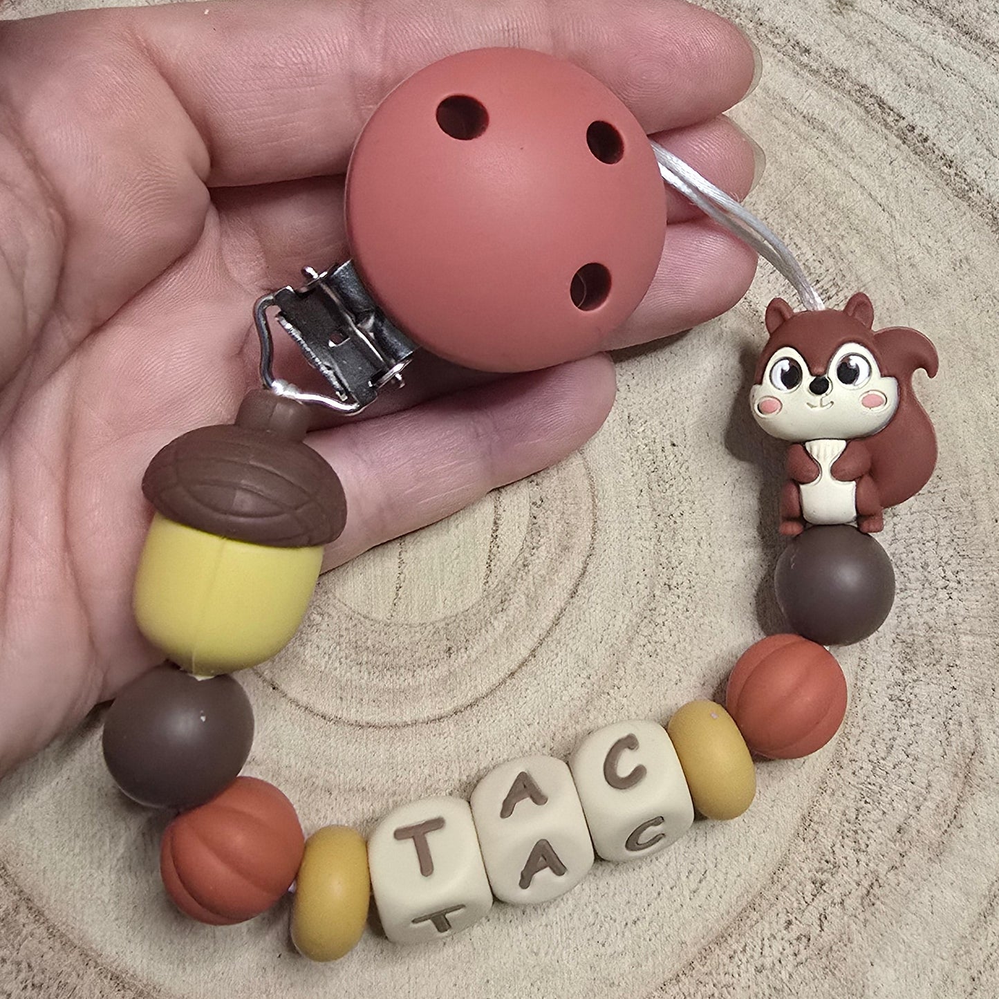 Attache-tétine personnalisée Modèle Tac Écureuil
