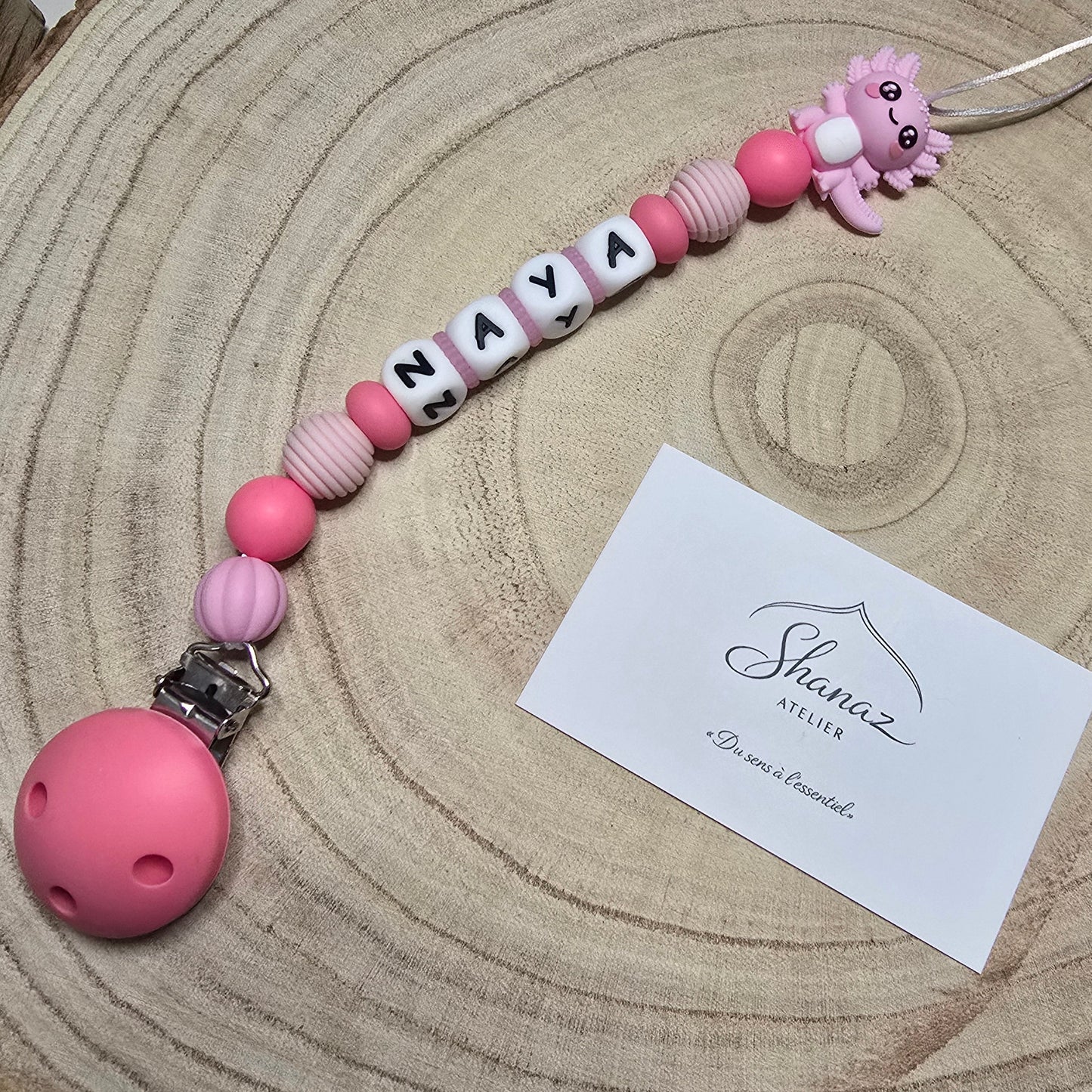 Attache-tétine personnalisée Modèle Naya Axolotl