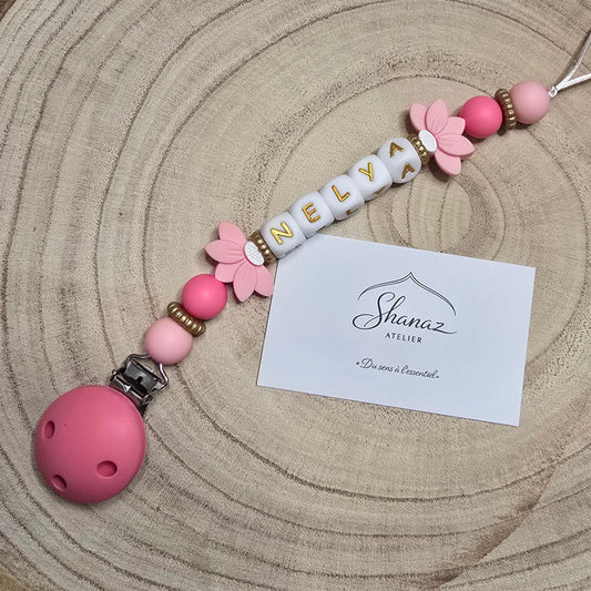 Attache-tétine personnalisée Modèle Nelya Fleur