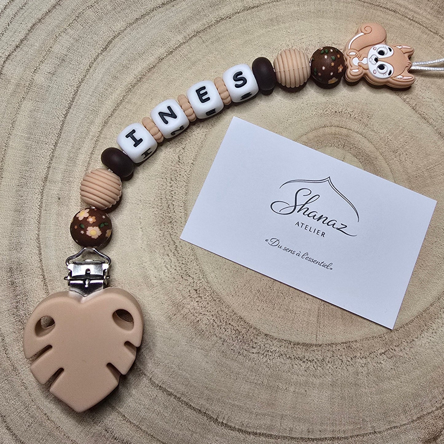 Attache-tétine personnalisée Modèle Inès Écureuil fleuri