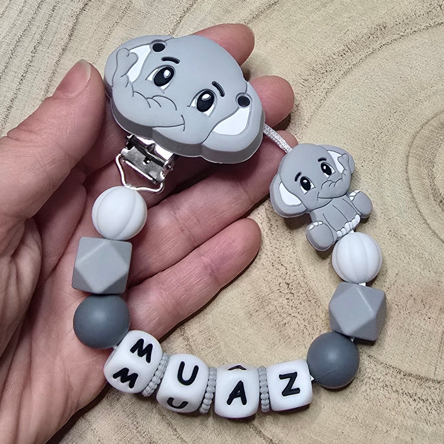 Attache-tétine personnalisée Modèle Muaz Petit éléphant