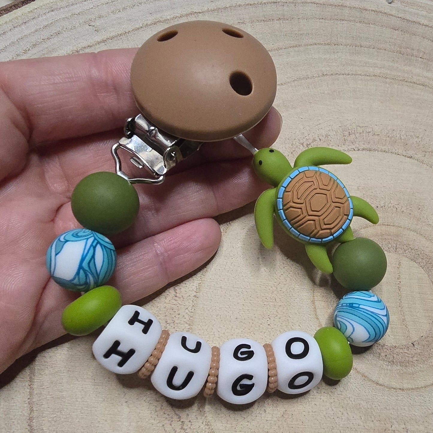 Attache-tétine personnalisée Modèle Hugo Petite tortue