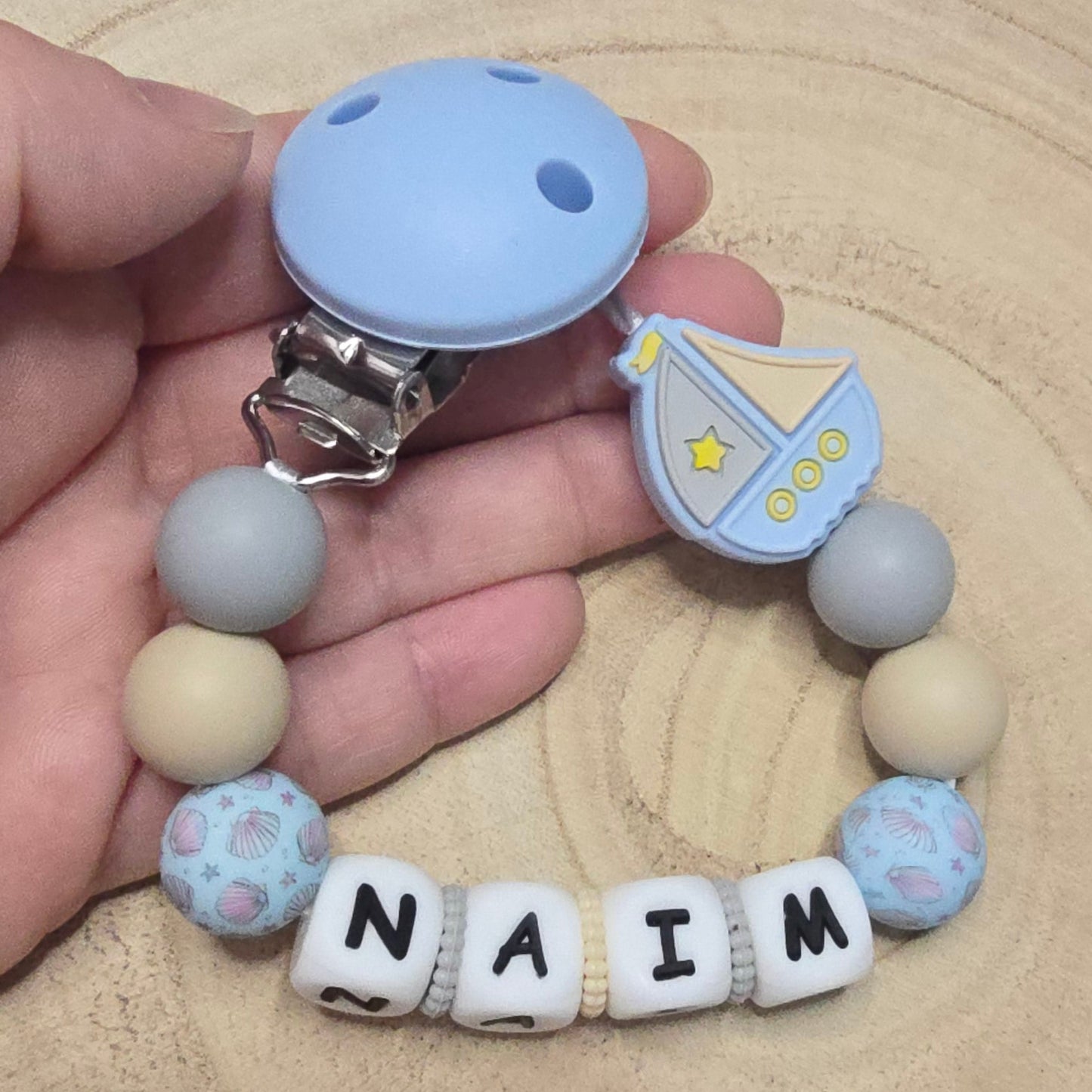 Attache-tétine personnalisée Modèle Naïm Petit voilier