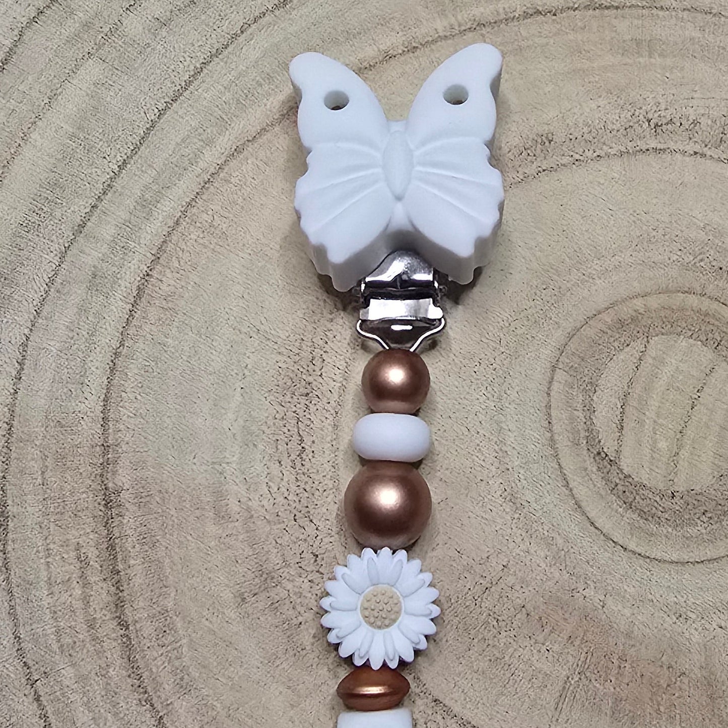 Attache-tétine personnalisée Modèle Léna Papillon fleuri