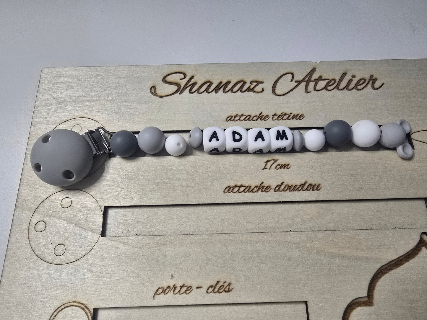 Attache-tétine personnalisée Adam Souris coloris gris perle