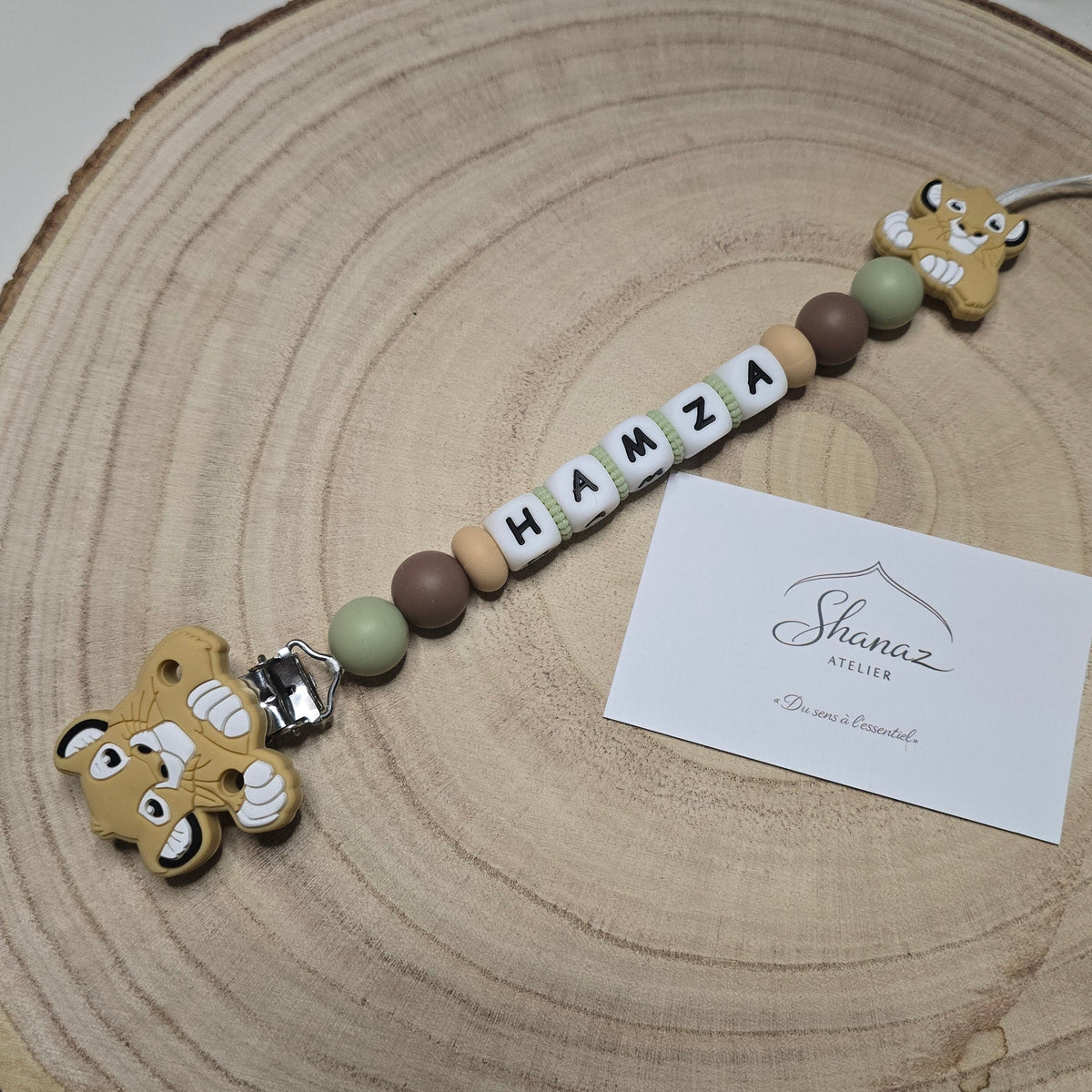 Attache-tétine personnalisée Modèle Hamza Lionceau de la savane