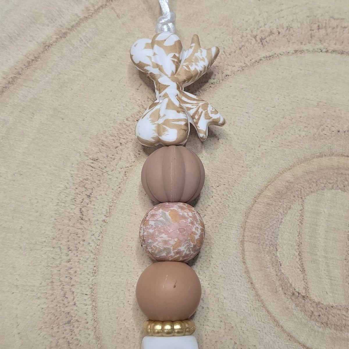 Attache-tétine personnalisée Modèle Alma Feuillage beige