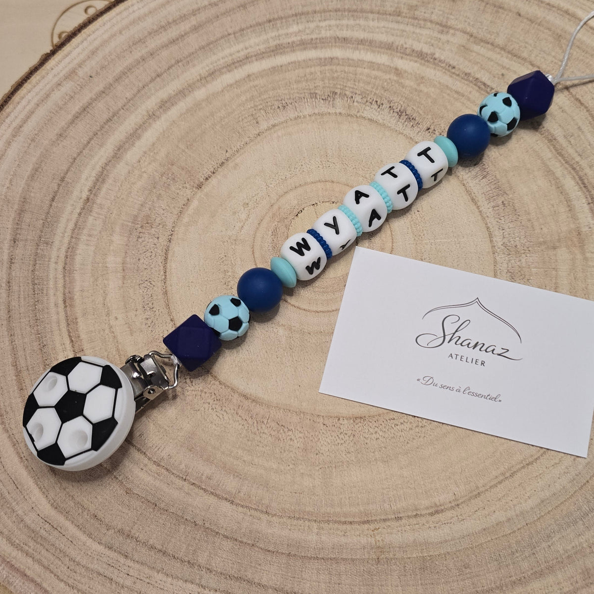 Attache-tétine personnalisée Modèle Wyatt Football bleu marine