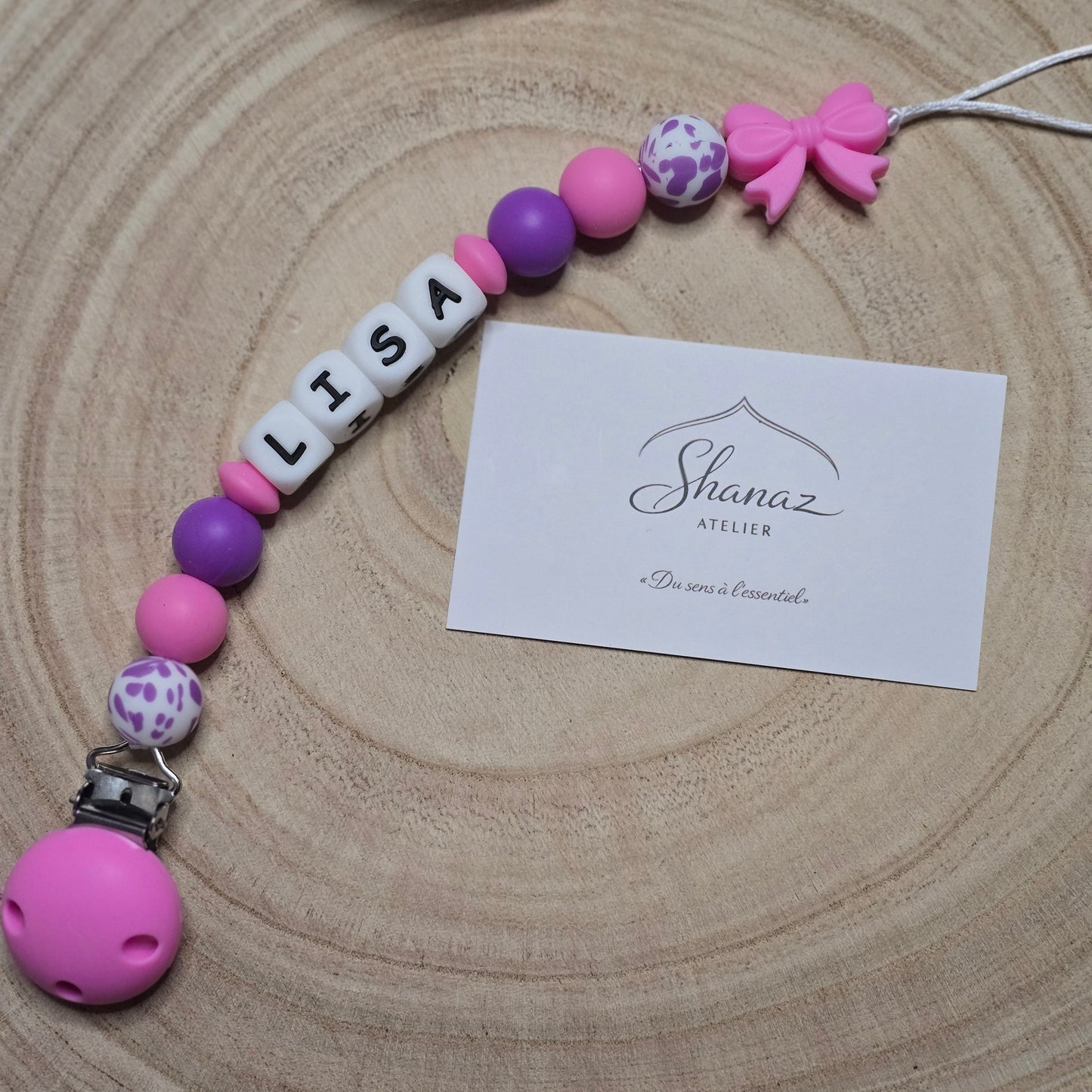 Attache-tétine personnalisée Modèle Lisa rose et violet