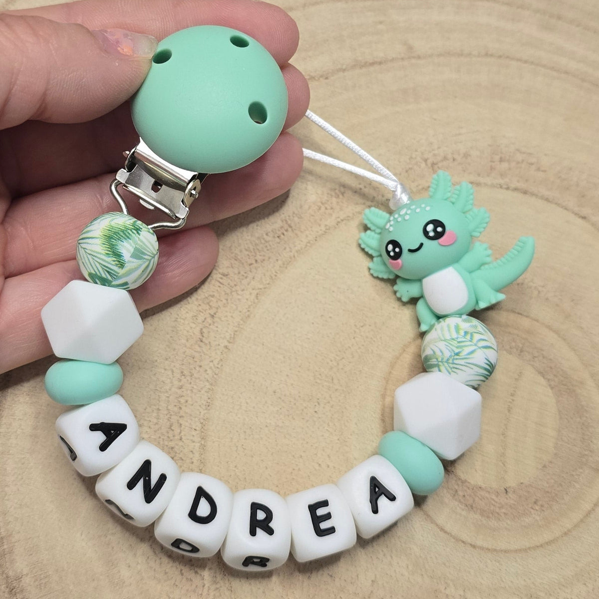 Attache-tétine personnalisée Modèle Andrea Axolotl menthe