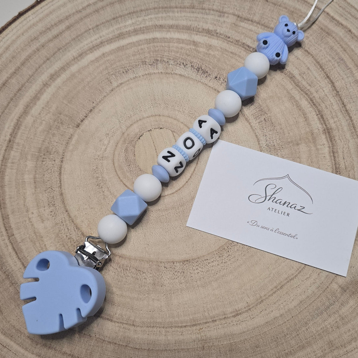 Attache-tétine personnalisée Modèle Noa Ours tricoté bleu