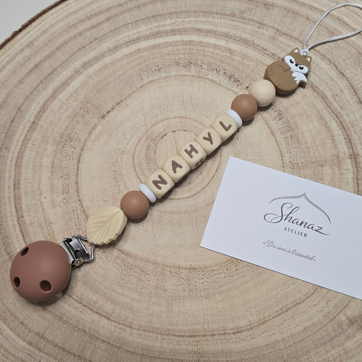Attache-tétine personnalisée Modèle Nahyl Renard endormi marron