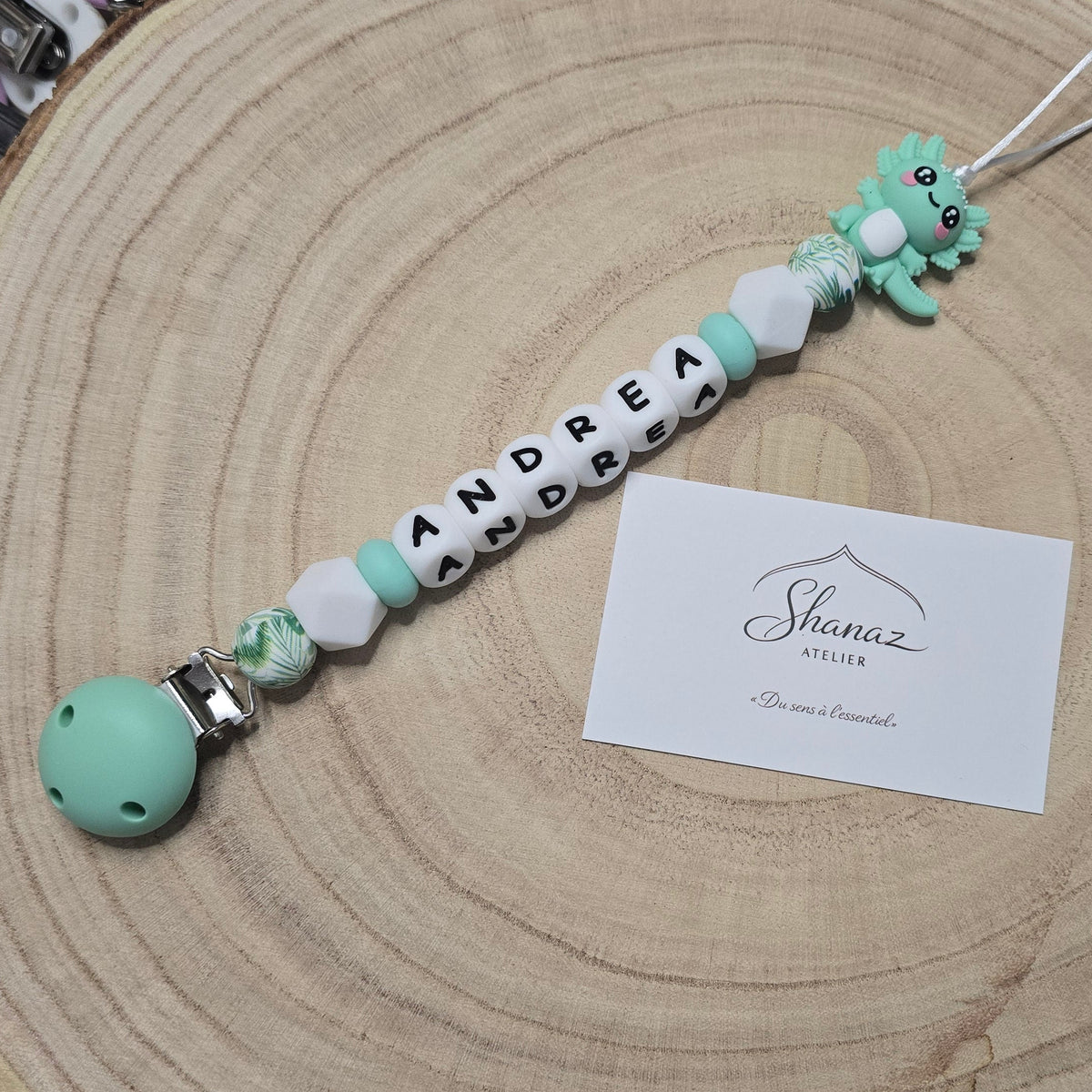 Attache-tétine personnalisée Modèle Andrea Axolotl menthe