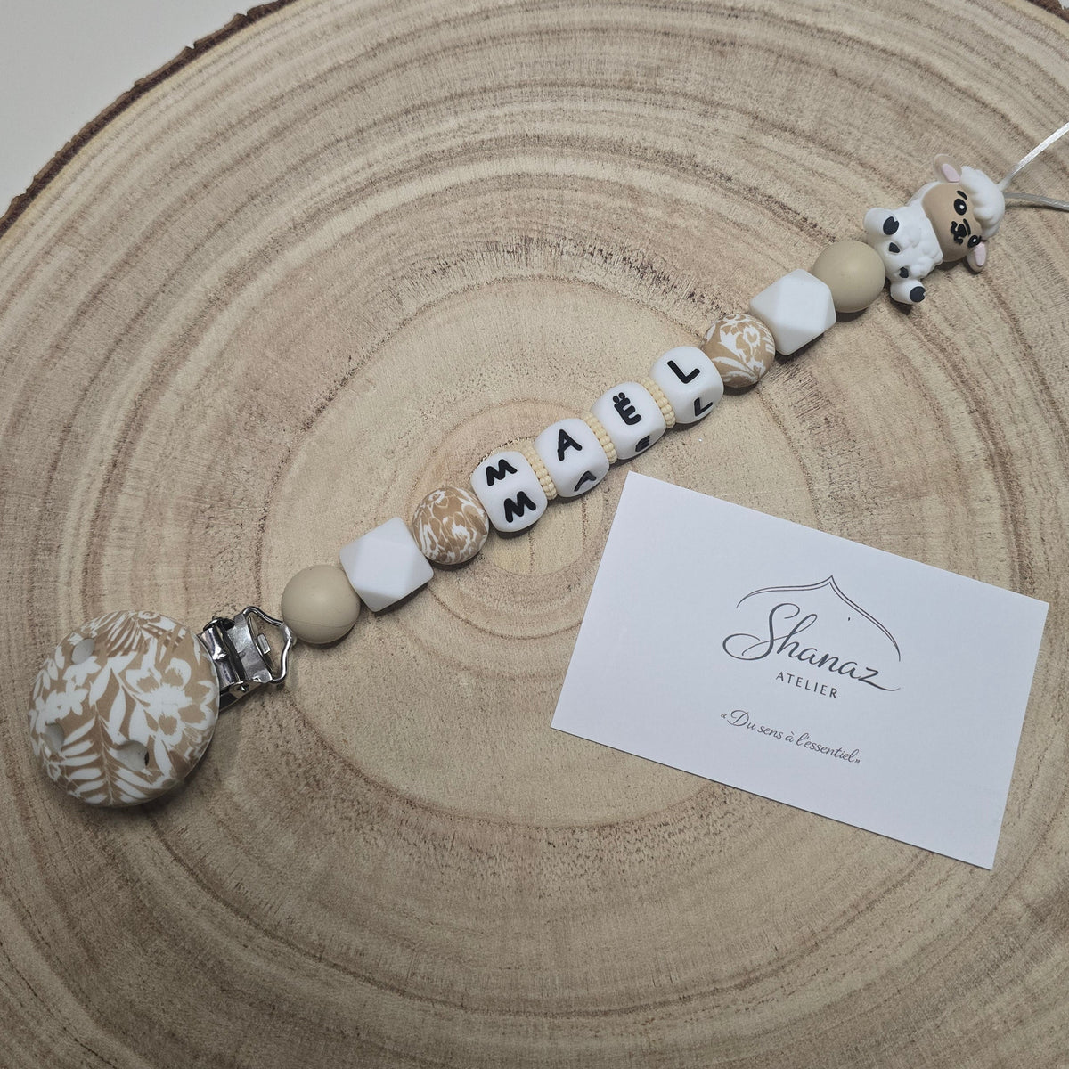Attache-tétine personnalisée Modèle Maël Mouton blanc et beige