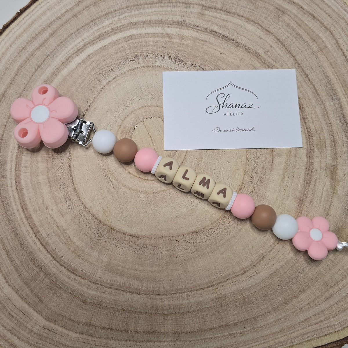 Attache-tétine personnalisée Modèle Alma Petites fleurs roses